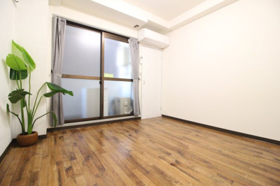 【内装】 | ロイヤルヴィラあべの | オシャレなアクセントクロス