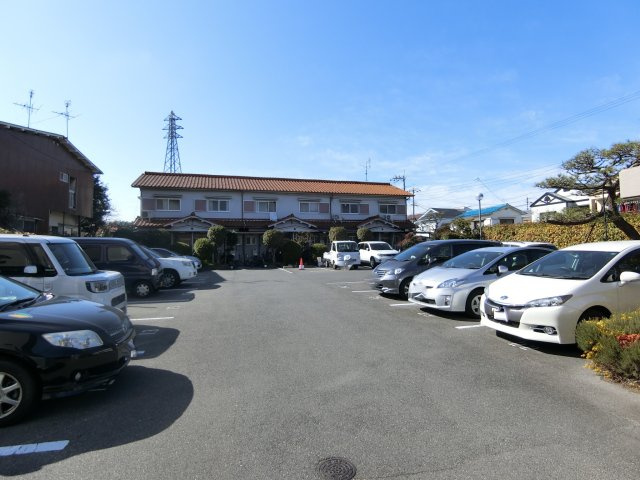シーズンズテラスの駐車場