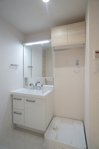 アルフラットの洗面所|三面鏡独立洗面台！