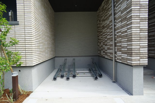 アルフラットのその他共用部分|自転車置場な屋根付き♪