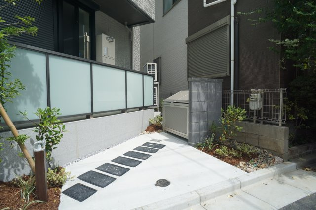 アルフラットのその他共用部分|ゴミ置き場も敷地内♪