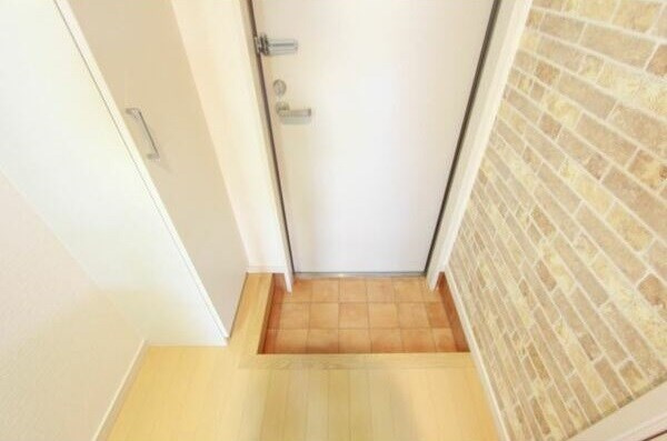 クレフラスト鳴海の玄関