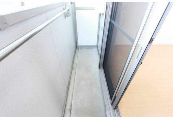 クレフラスト鳴海のバルコニー