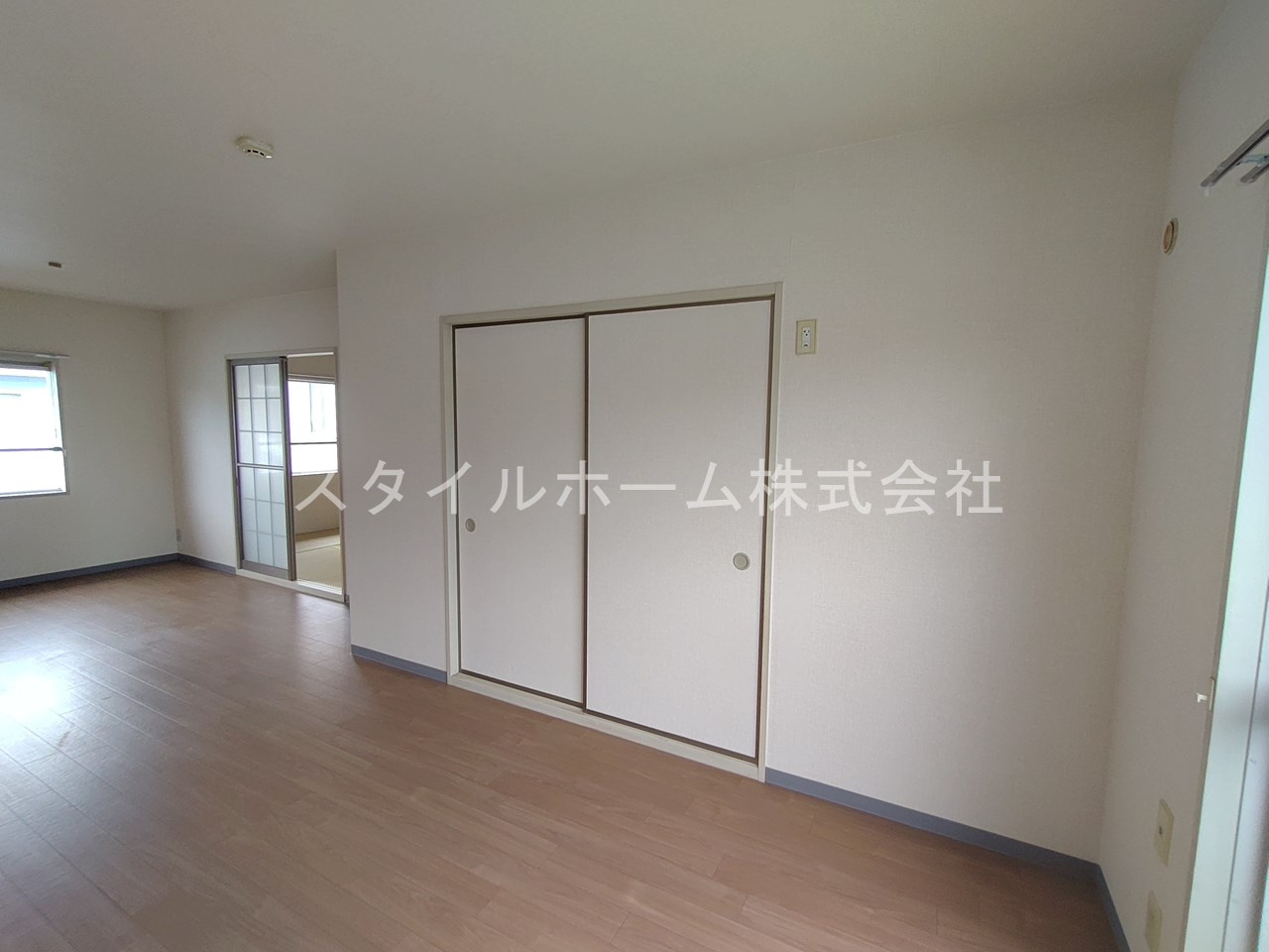 フレグランス三ツ相　A棟の居間・リビング