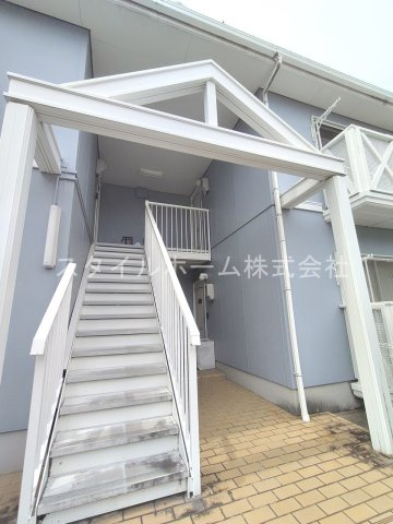 フレグランス三ツ相　A棟のエントランス