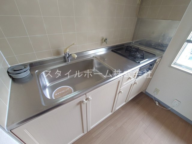 フレグランス三ツ相　A棟のキッチン