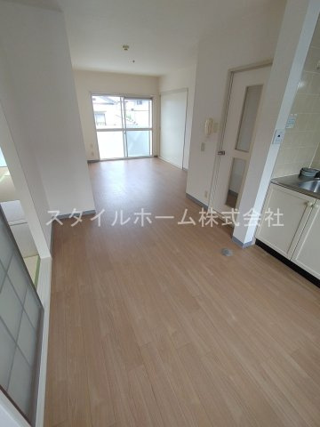 フレグランス三ツ相　A棟の居間・リビング