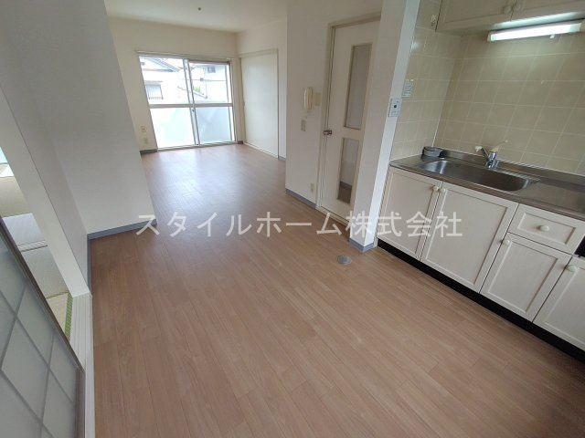 フレグランス三ツ相　A棟の内装