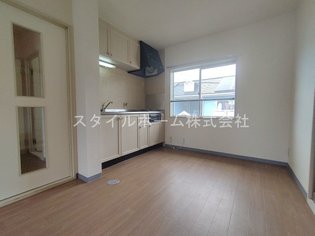 フレグランス三ツ相　A棟の居間・リビング