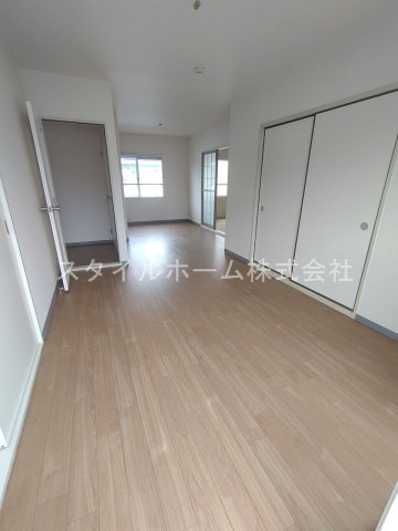 フレグランス三ツ相　A棟の居間・リビング