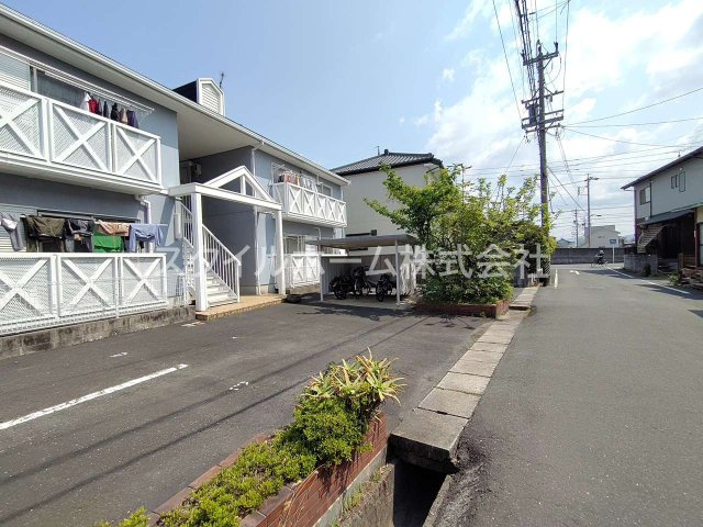 フレグランス三ツ相　A棟の駐車場