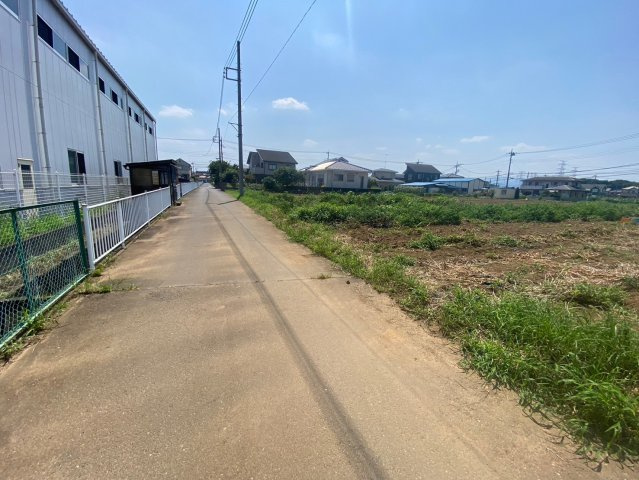 日高市駒寺野新田　建築条件なし売地　「西大家駅」徒歩25分の前面道路含む現地写真