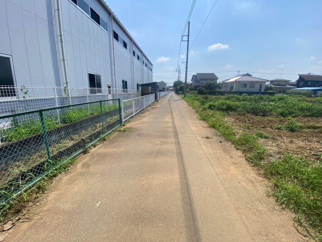 日高市駒寺野新田　建築条件なし売地　「西大家駅」徒歩25分の前面道路含む現地写真