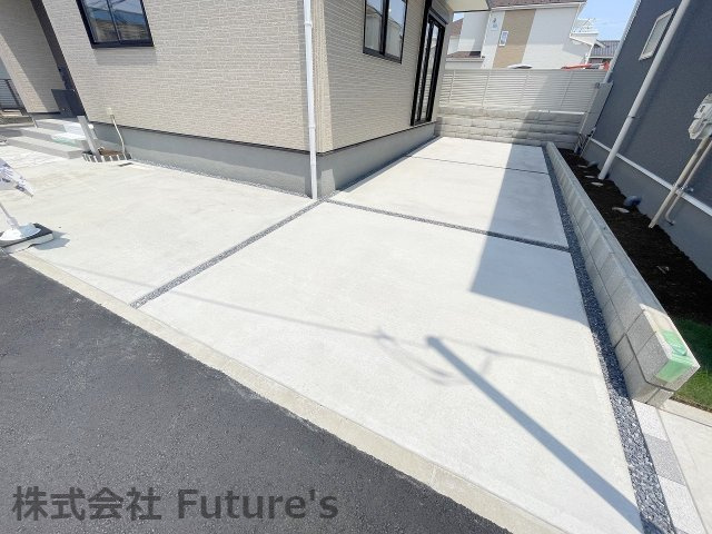 三郷市彦成1丁目　新築戸建　全3棟　1号棟の駐車場|カースペース2台付き