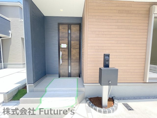 三郷市彦成1丁目　新築戸建　全3棟　3号棟のエントランス|玄関アプローチ