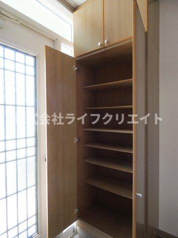 ブリージングタウン百草園の玄関