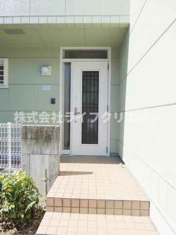 ブリージングタウン百草園のエントランス