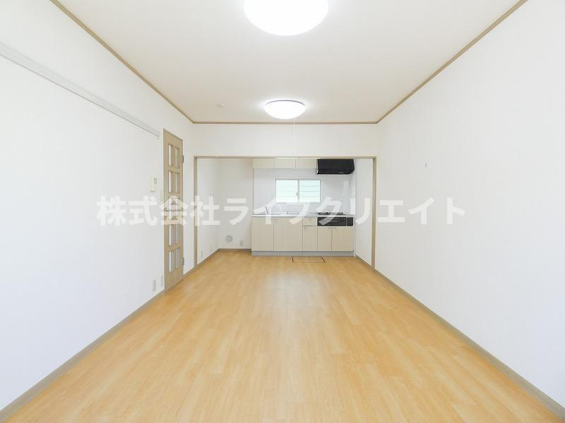 ブリージングタウン百草園の居間・リビング