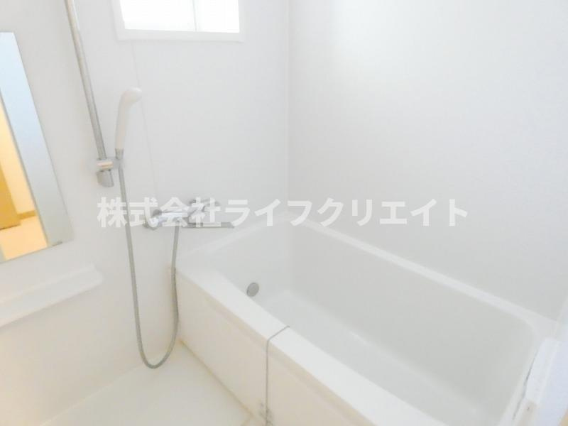 ブリージングタウン百草園の浴室