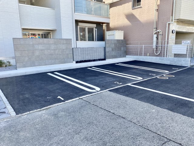 D-ROOM和歌山黒田の駐車場