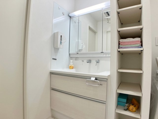 森南町2丁目 中古戸建の独立洗面台