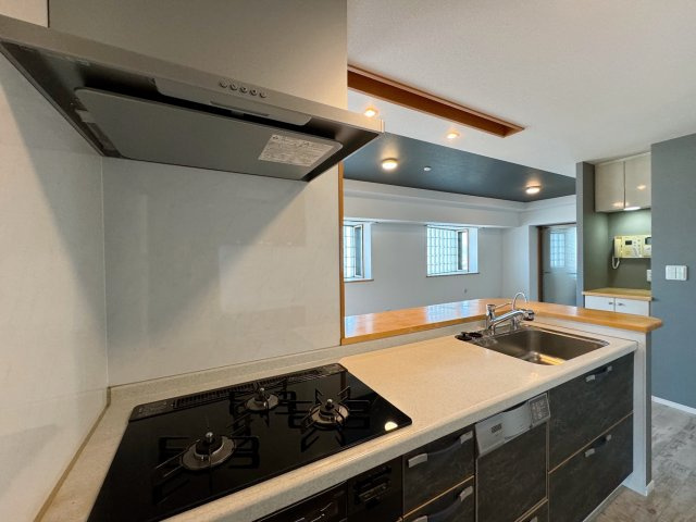 【キッチン】 | グローリー香芝Ⅳ番館 | 対面キッチンでお喋りしながらお料理できますね!(^^)!