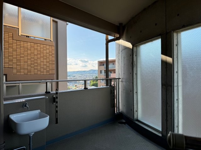 【バルコニー】 | グローリー香芝Ⅳ番館 | リビング横のバルコニー♪嬉しい水栓付!(^^)!