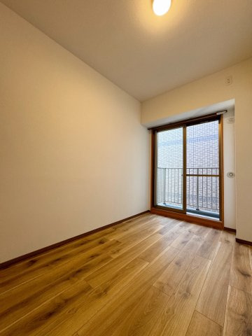 【洋室】 | グローリー香芝Ⅳ番館 | 5.1帖の洋室♪　全室天井・壁クロス貼替、フロアタイル上張り!(^^)!