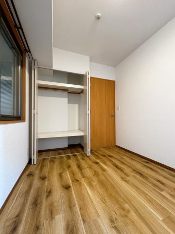 【洋室】 | グローリー香芝Ⅳ番館 | 5.1帖の洋室♪　