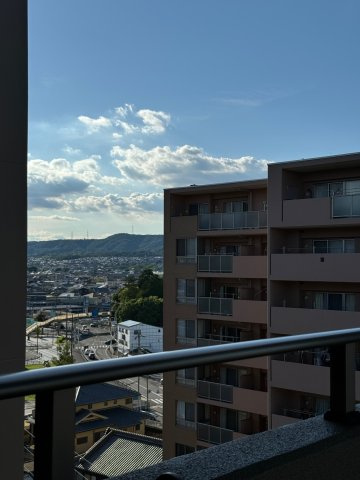 【バルコニー】 | グローリー香芝Ⅳ番館 | ◆三方角部屋♪　◆９階・バルコニーが4つあり眺望・通風良好(^^)/