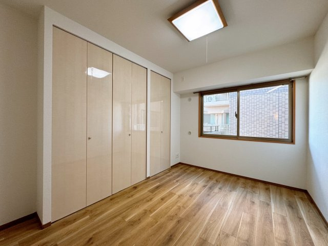 【洋室】 | グローリー香芝Ⅳ番館 | 5.6帖の洋室♪　全室天井・壁クロス貼替、フロアタイル上張り!(^^)!