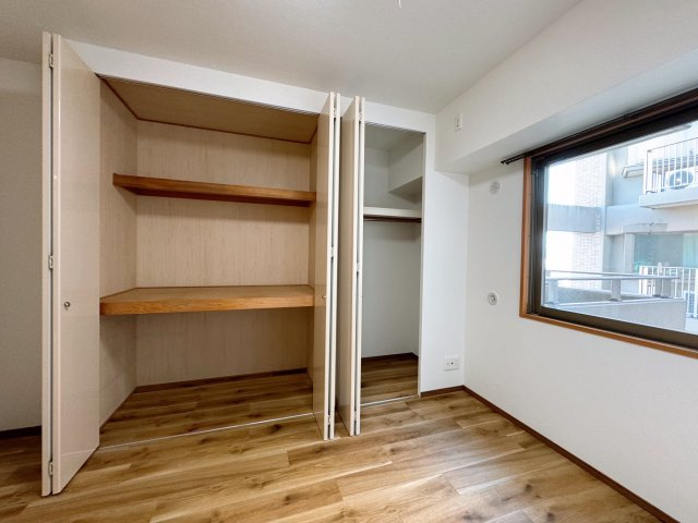 【洋室】 | グローリー香芝Ⅳ番館 | 5.6帖の洋室♪