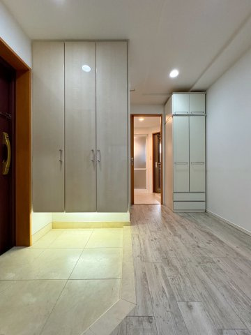 【玄関】 | グローリー香芝Ⅳ番館 | 玄関♪　収納も豊富♪
