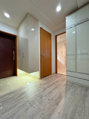 【玄関】 | グローリー香芝Ⅳ番館 | 玄関ホールも広々してます!(^^)!