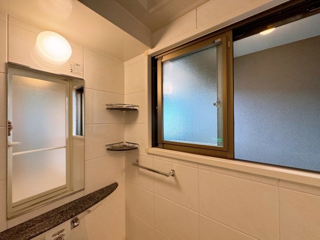 【浴室】 | グローリー香芝Ⅳ番館 | お風呂に窓があるので換気もしていただけます!(^^)!