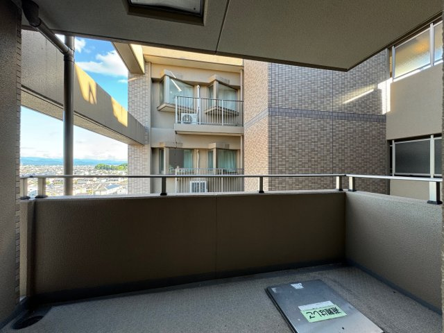 【バルコニー】 | グローリー香芝Ⅳ番館 | ◆９階・バルコニーが4つあり眺望・通風良好(^^)/