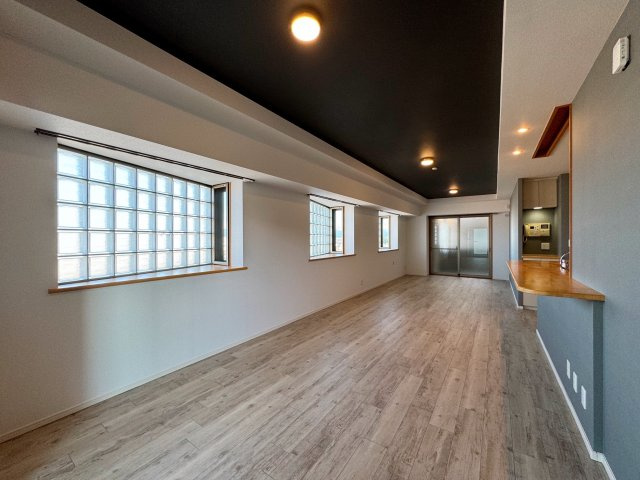 【居間・リビング】 | グローリー香芝Ⅳ番館 | クロスも綺麗になっているので気持ちいいですよ(^^)/