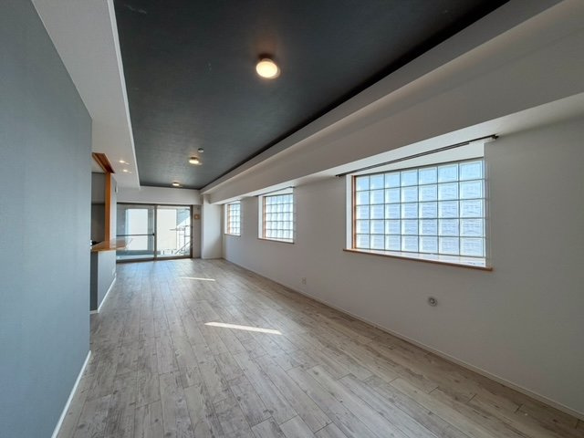 【居間・リビング】 | グローリー香芝Ⅳ番館 | 全室天井・壁クロス貼替、フロアタイル上張り!(^^)!