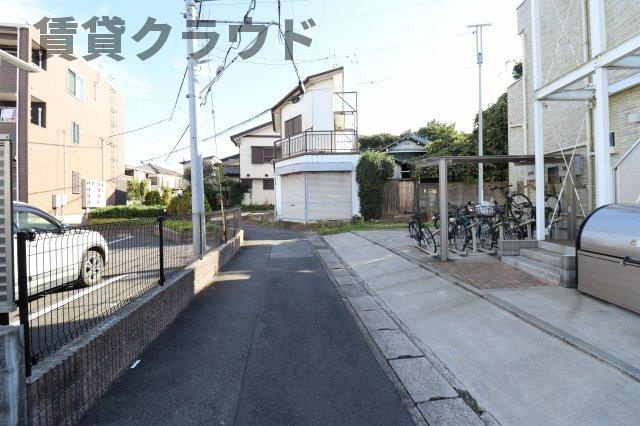 リブリ・マザーユニックスの周辺