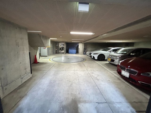 ■徒歩１０分圏内で２沿線利用可能■リノベーション完了■６階部分の南東角住戸■メロディーハイム二条城の駐車場|駐車場