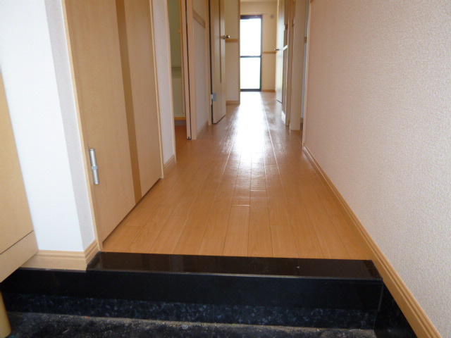 倉敷市連島町鶴新田のアパートの玄関