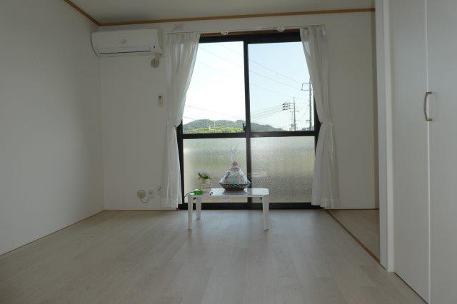 倉敷市藤戸町天城のアパートの洋室