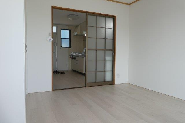 倉敷市藤戸町天城のアパートの洋室