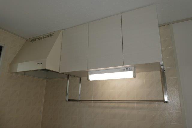 倉敷市藤戸町天城のアパートのキッチン|キッチン上収納