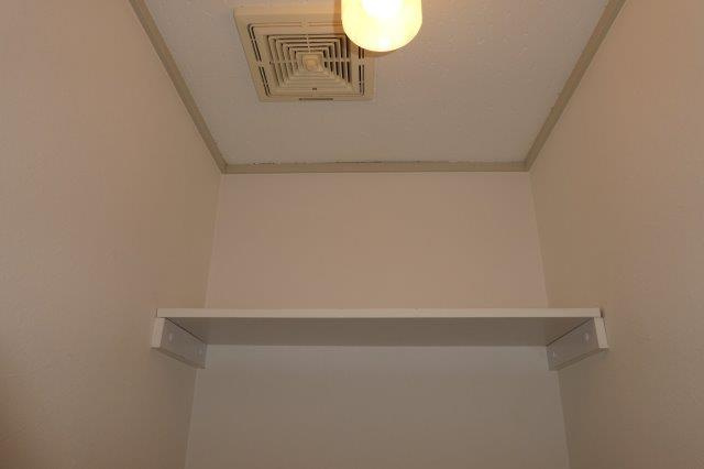 倉敷市藤戸町天城のアパートの洗面所|洗濯機上棚