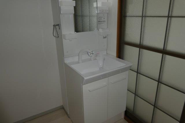 倉敷市藤戸町天城のアパートの独立洗面台|シャンプードレッサー