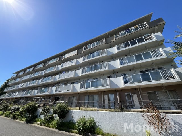 フレール鶴山台101号棟の外観