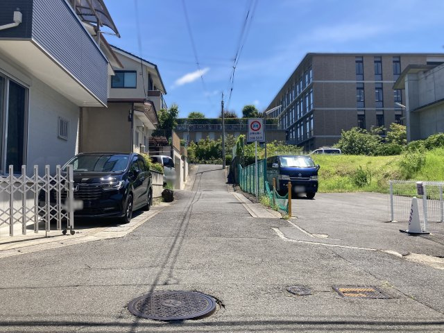 鷹峯旧土居町の前面道路含む現地写真|南側前面道路、角地です！