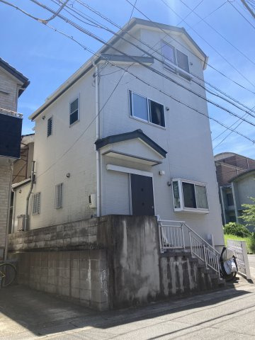 鷹峯旧土居町の外観|窓がたくさんある風通しの良いお家です♪