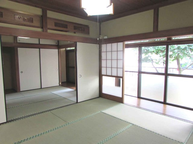 さくら台住宅の和室|和室の襖を開けると１４畳の広々とした空間になります